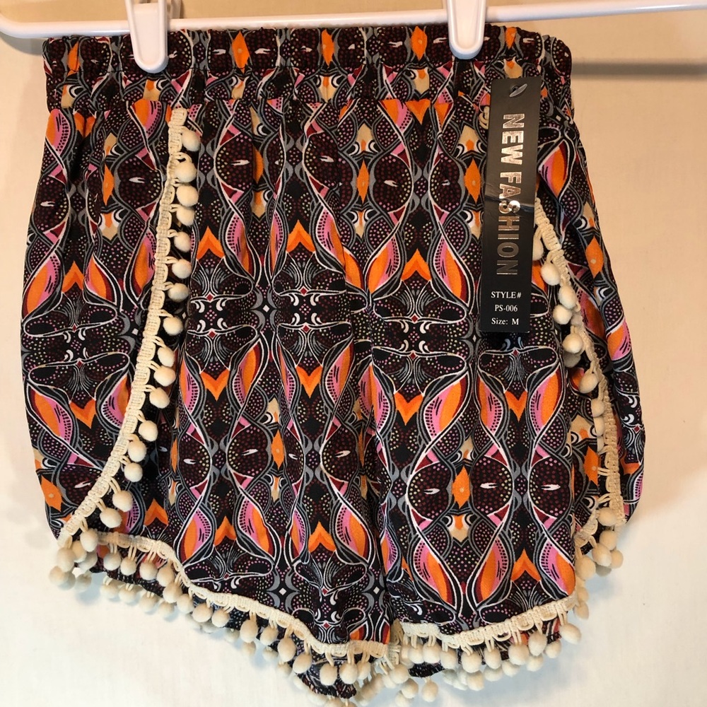 New Fashion NWT Geo print Tassel trim girls shorts M
